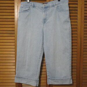 Gloria Vanderbilt Amanda capris jeans light blue denim cuffed bottoms size 12